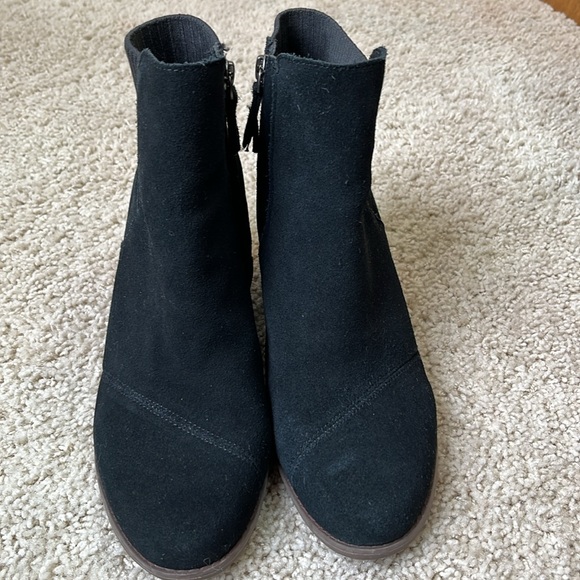 TOMS Ankle Wedge "Sadie" Booties in Back Suede w/ Ortholite Foam, Size 9 - Picture 4 of 9